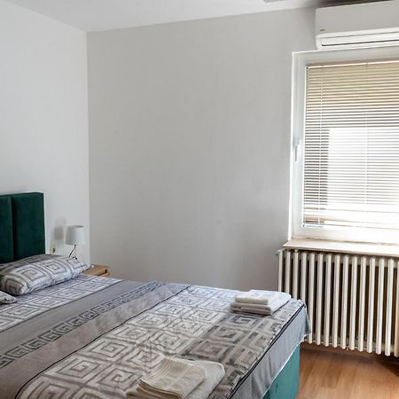 Apartment In City Center Of สโกเปีย ภายนอก รูปภาพ