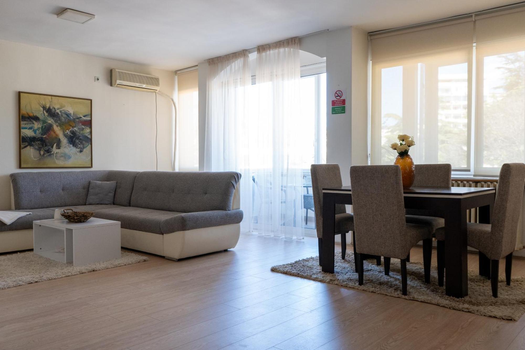 Apartment In City Center Of สโกเปีย ภายนอก รูปภาพ