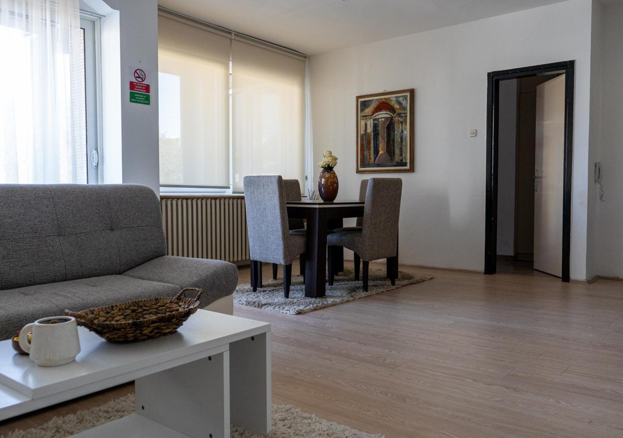Apartment In City Center Of สโกเปีย ภายนอก รูปภาพ